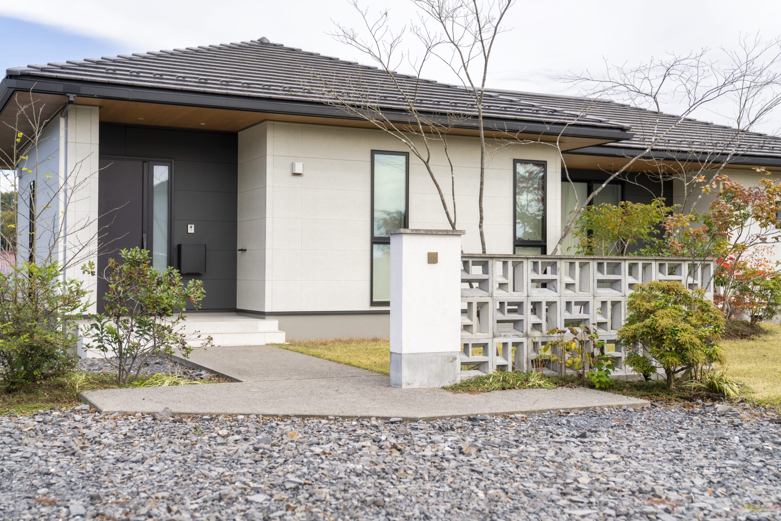 やわらかな色味が心地良い平屋の家