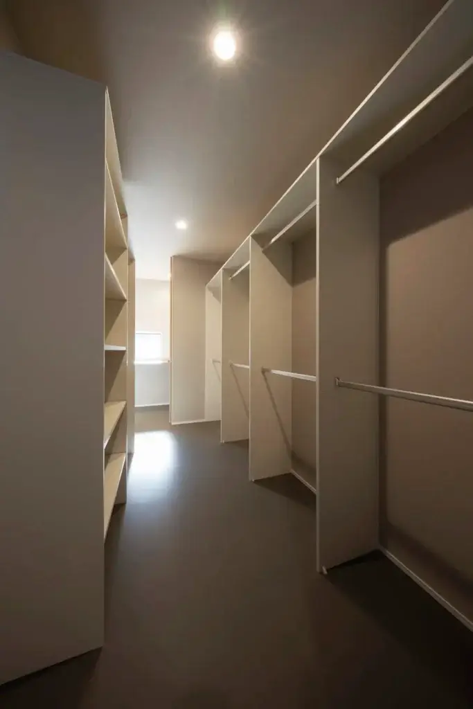 ファミリークローゼットは何畳がベスト？？家族人数別の広さの目安や設置のポイント、施工アイデアを紹介