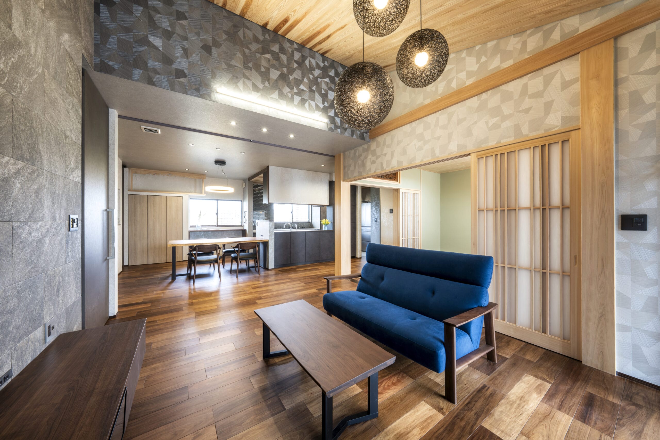 【完成見学会】品格のある居室に、ゲストが集う大空間。人もペットもくつろげる住まい